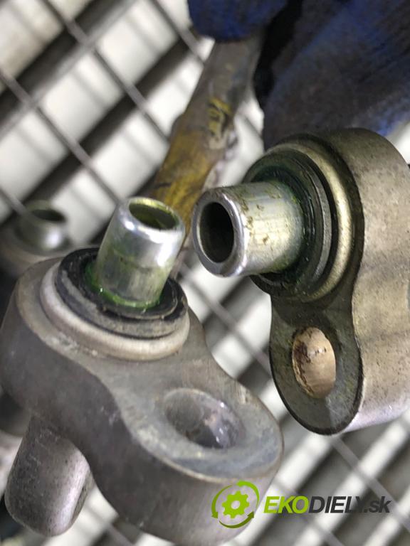 OPEL VECTRA C sedan 2006 114 kW 2.2 DGi (F69) 2198 rúrka klimatizácie  (Rúrka klimatizácie)