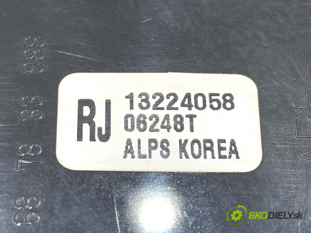 OPEL VECTRA C sedan 2006 114 kW 2.2 DGi (F69) 2198 Prepínač okien 13224058 (Prepínacie páčky pod volantom)