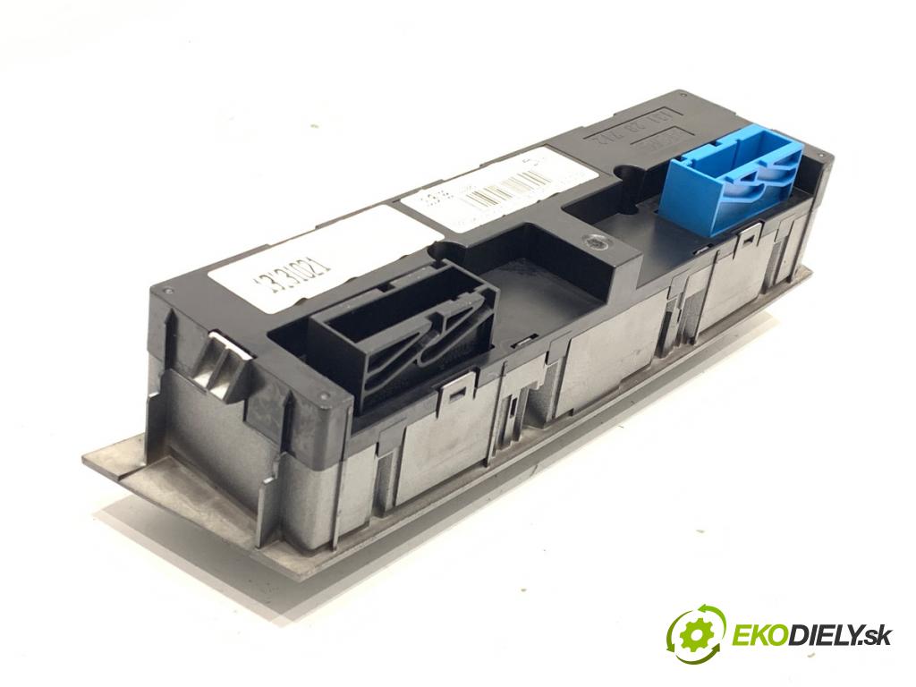 OPEL VECTRA C sedan 2006 114 kW 2.2 DGi (F69) 2198 Panel ovládania kúrenia 13138198 (Prepínacie páčky pod volantom)