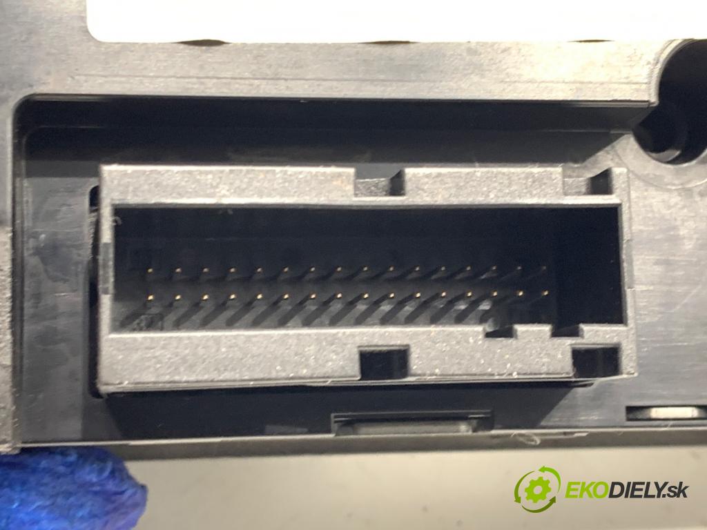 OPEL VECTRA C sedan 2006 114 kW 2.2 DGi (F69) 2198 Panel ovládania kúrenia 13138198 (Prepínacie páčky pod volantom)