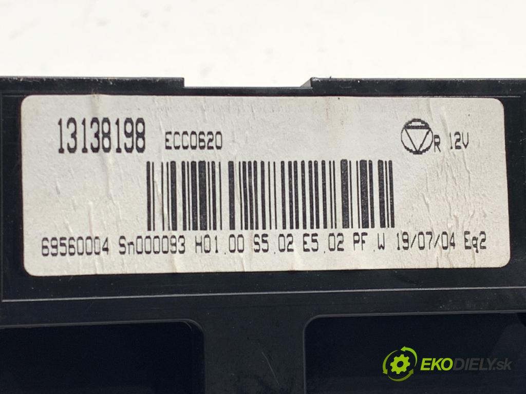 OPEL VECTRA C sedan 2006 114 kW 2.2 DGi (F69) 2198 Panel ovládania kúrenia 13138198 (Prepínacie páčky pod volantom)