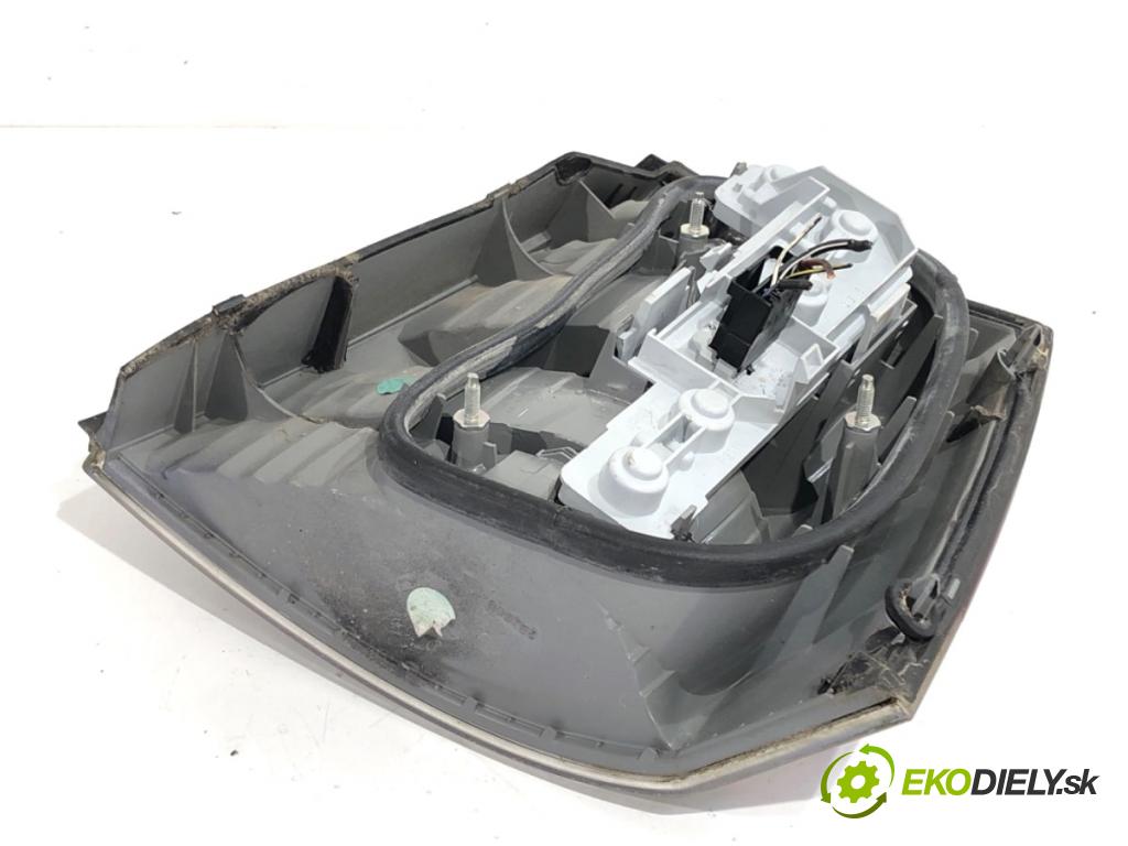 OPEL VECTRA C sedan 2006 114 kW 2.2 DGi (F69) 2198 světlo levý zadní část 13157646