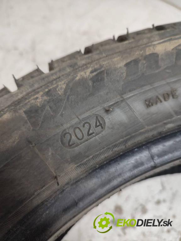 --- --- PNEUMATIKY: 17 zima 215/50 R17 ZASTAVENO