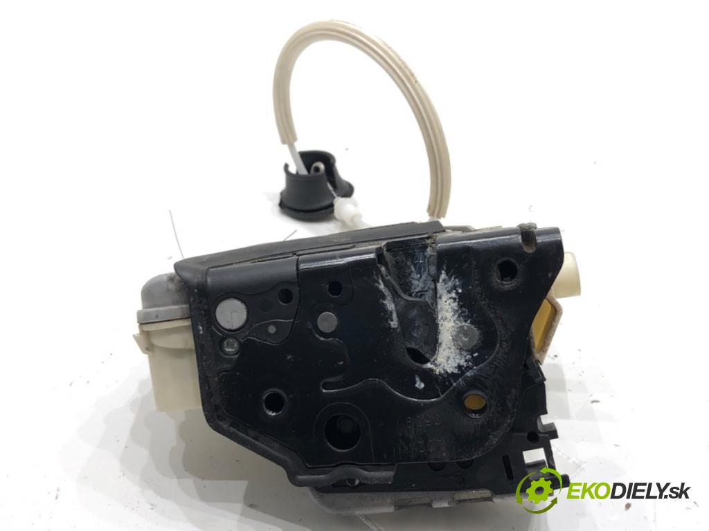 AUDI Q7 4L SUV 2009 176 kW 3.0 TDI quattro 2967 zámok Dvere ľavy predný 8J1837015A