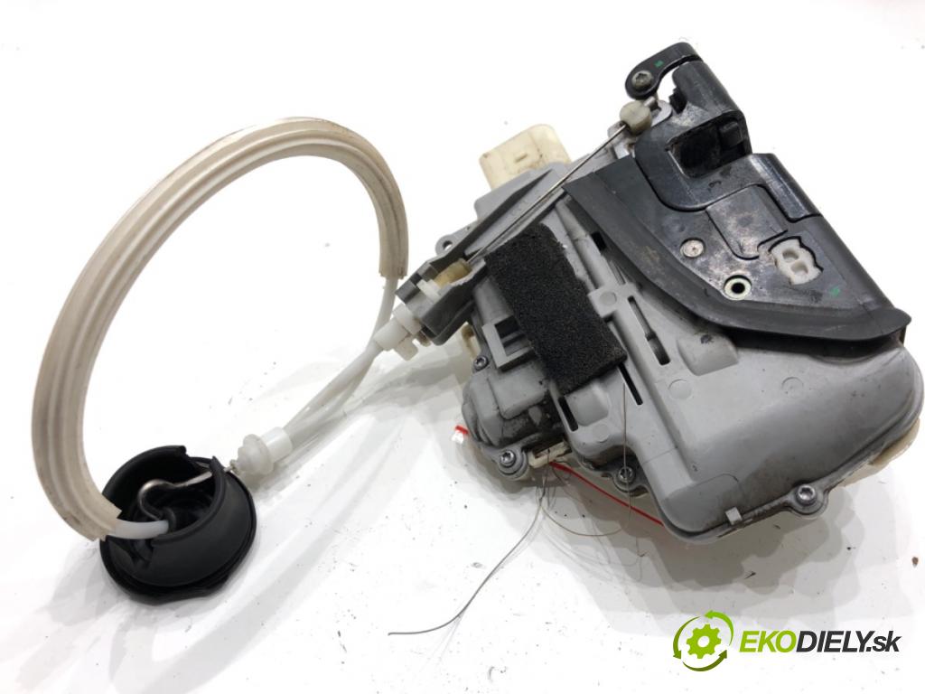 AUDI Q7 4L SUV 2009 176 kW 3.0 TDI quattro 2967 zámok Dvere ľavy predný 8J1837015A