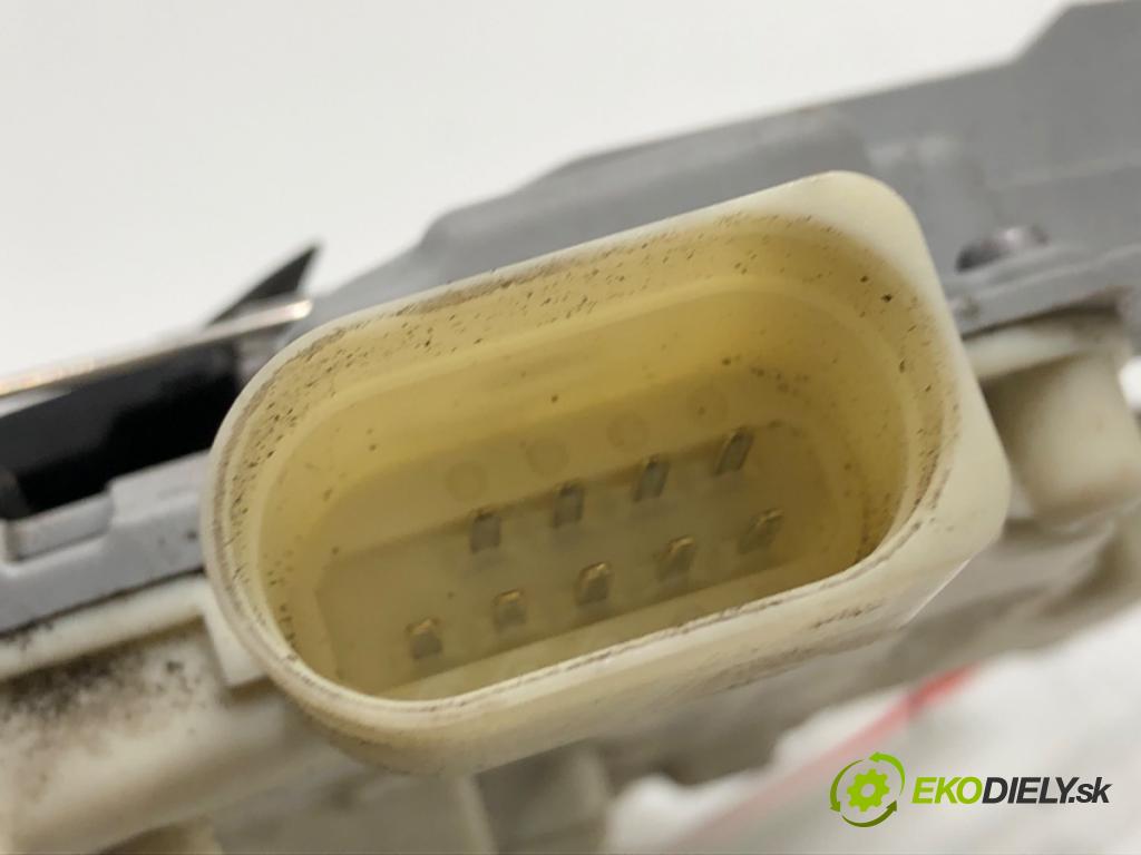 AUDI Q7 4L SUV 2009 176 kW 3.0 TDI quattro 2967 zámok Dvere ľavy predný 8J1837015A