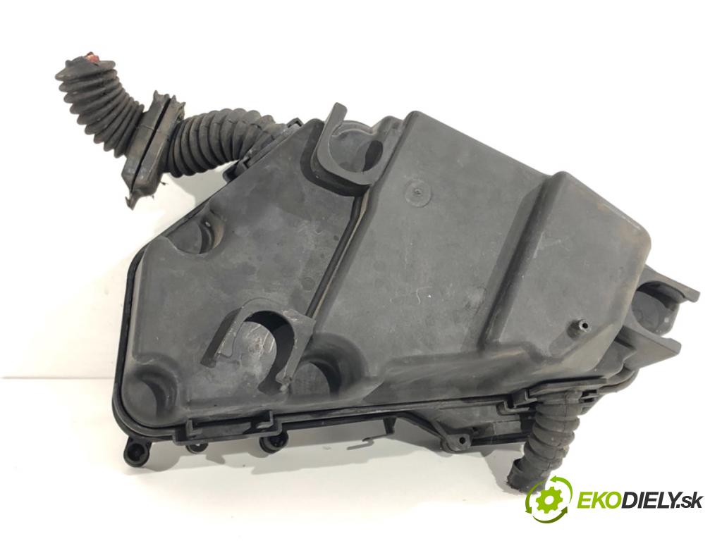 AUDI Q7 4L SUV 2009 176 kW 3.0 TDI quattro 2967 skříňka poistková 7L0937576B (Pojistková skříňka)