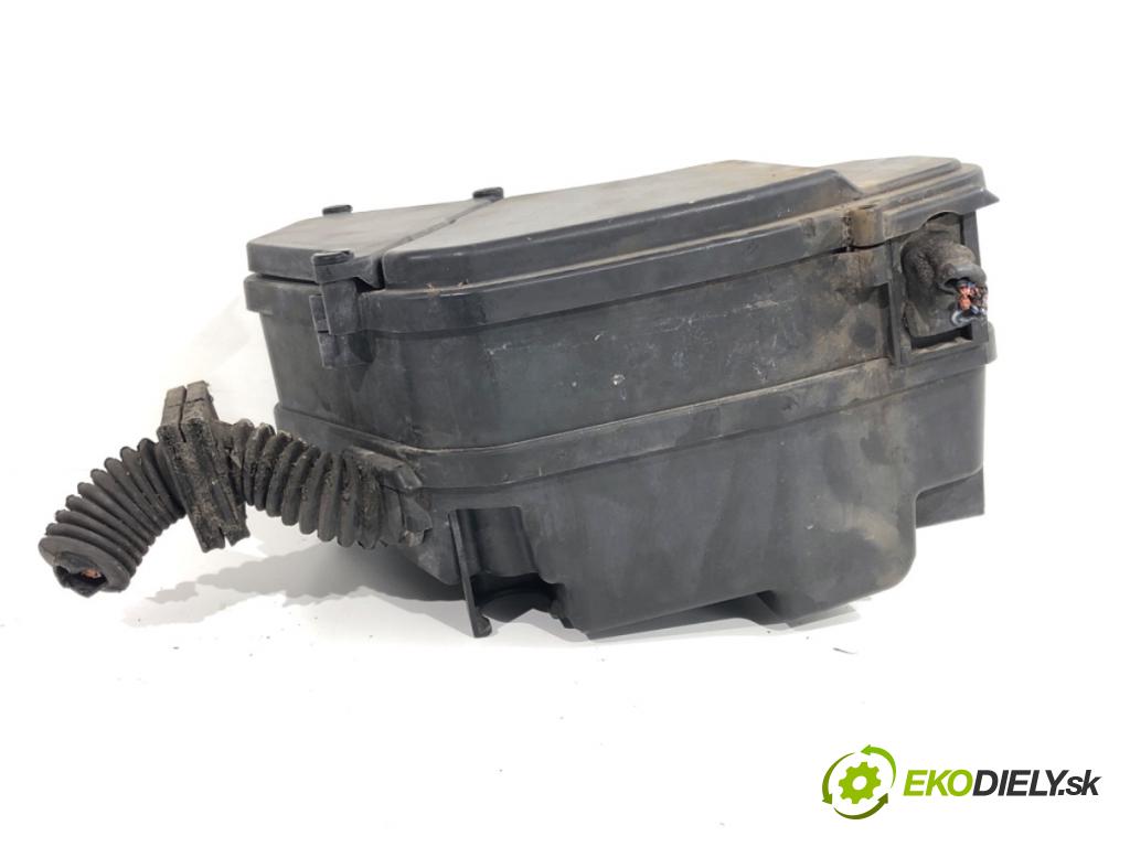 AUDI Q7 4L SUV 2009 176 kW 3.0 TDI quattro 2967 skříňka poistková 7L0937576B (Pojistková skříňka)