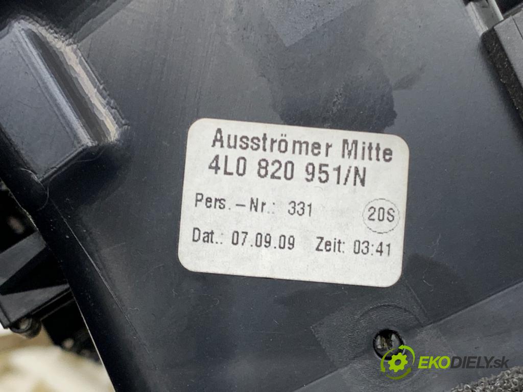 AUDI Q7 4L SUV 2009 176 kW 3.0 TDI quattro 2967 mří topení přední část 4L0820951