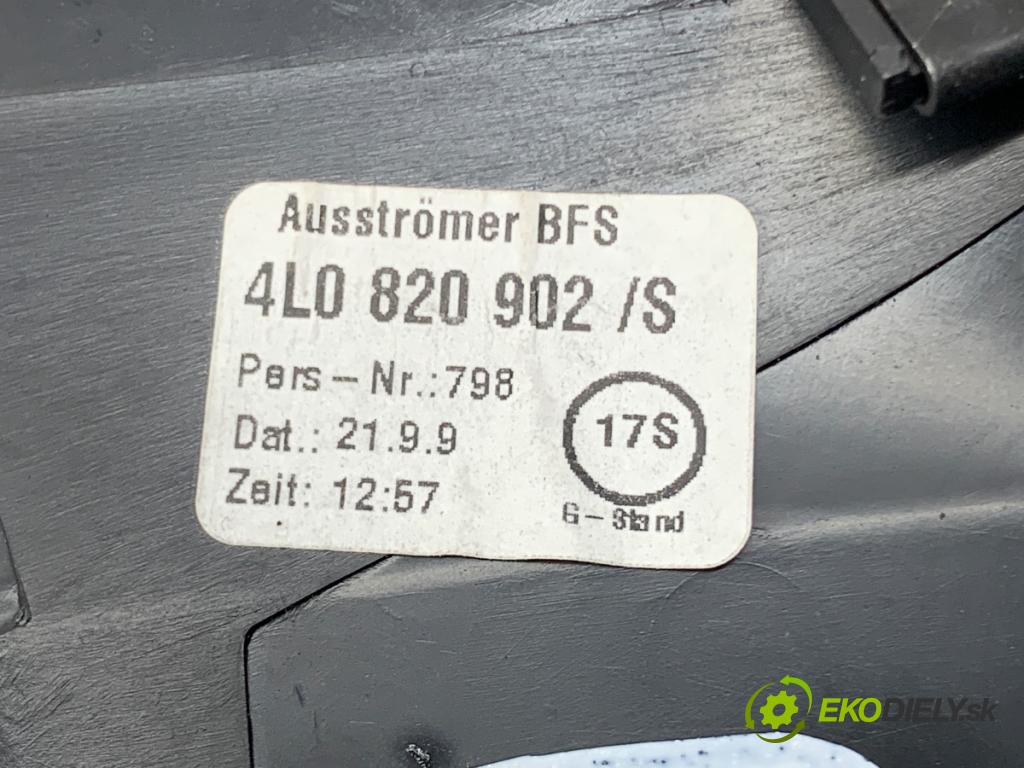 AUDI Q7 4L SUV 2009 176 kW 3.0 TDI quattro 2967 mří topení pravý přední část 4L0820902S