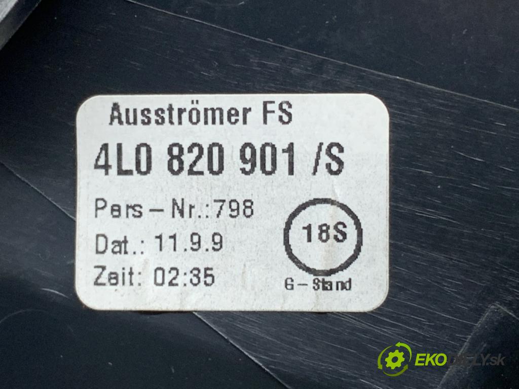AUDI Q7 4L SUV 2009 176 kW 3.0 TDI quattro 2967 mří topení levý přední část 4L0820901S