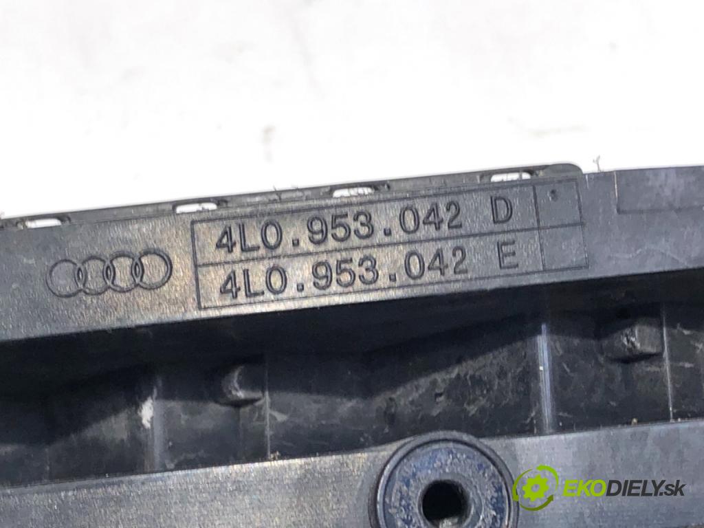AUDI Q7 4L SUV 2009 176 kW 3.0 TDI quattro 2967 směrovka pravý přední část 4L0953042D (Klika dveří ostatní)