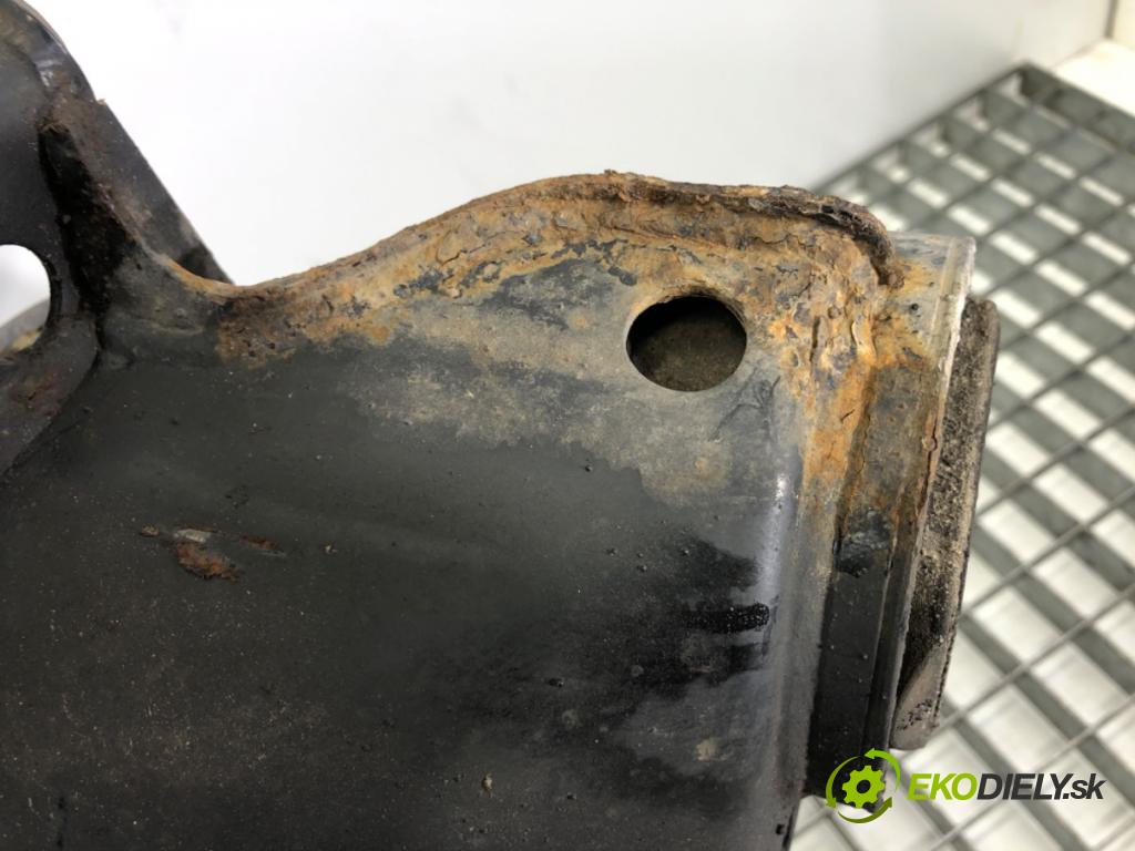 AUDI Q7 4L SUV 2009 176 kW 3.0 TDI quattro 2967 výztuha pod motor 7L0400025 (Přední výztuha)