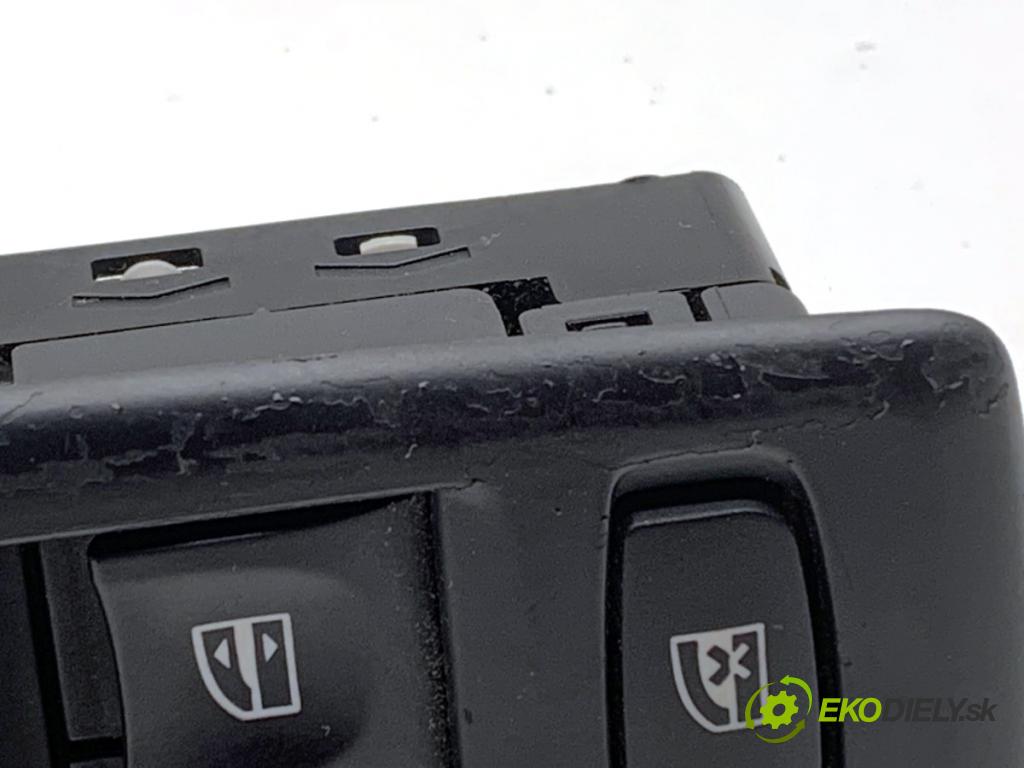 RENAULT LAGUNA III Kombi 2009 110 kW 2.0 dCi (KT01, KT08, KT09, KT0K, KT12, KT1D, KT1W) 1995 Prepínač okien 809610006R (Prepínacie páčky pod volantom)