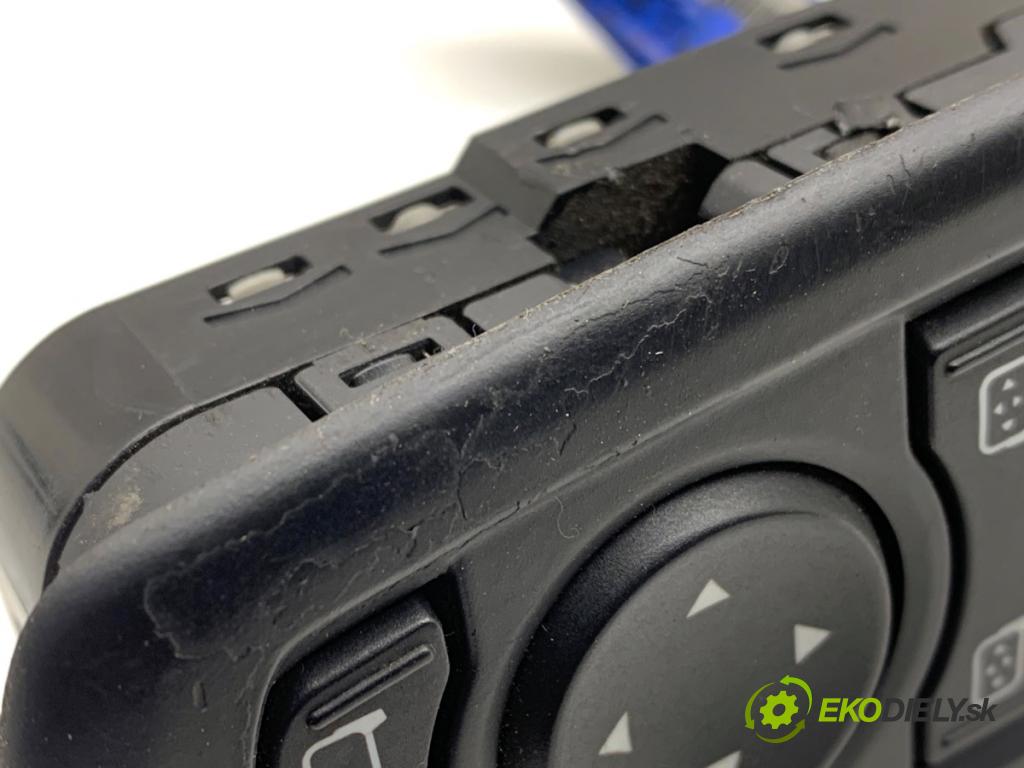 RENAULT LAGUNA III Kombi 2009 110 kW 2.0 dCi (KT01, KT08, KT09, KT0K, KT12, KT1D, KT1W) 1995 Prepínač okien 809610006R (Prepínacie páčky pod volantom)