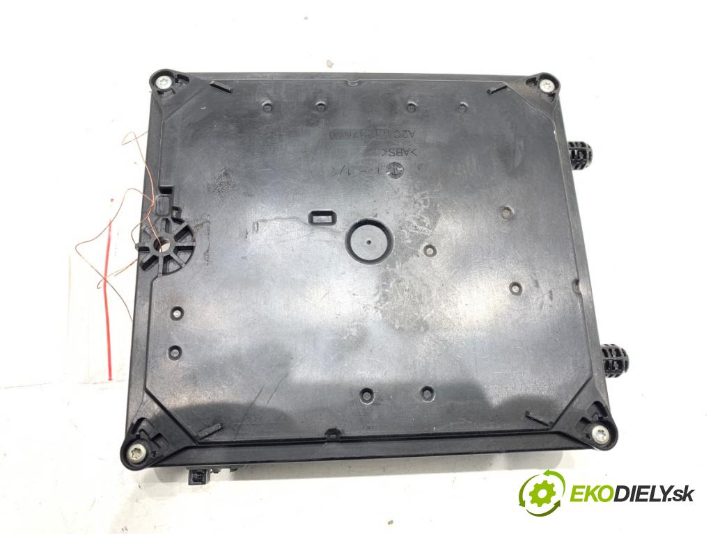 RENAULT LAGUNA III Kombi 2009 110 kW 2.0 dCi (KT01, KT08, KT09, KT0K, KT12, KT1D, KT1W) 1995 modul BSI 284B11401R (Pojistková skříňka)