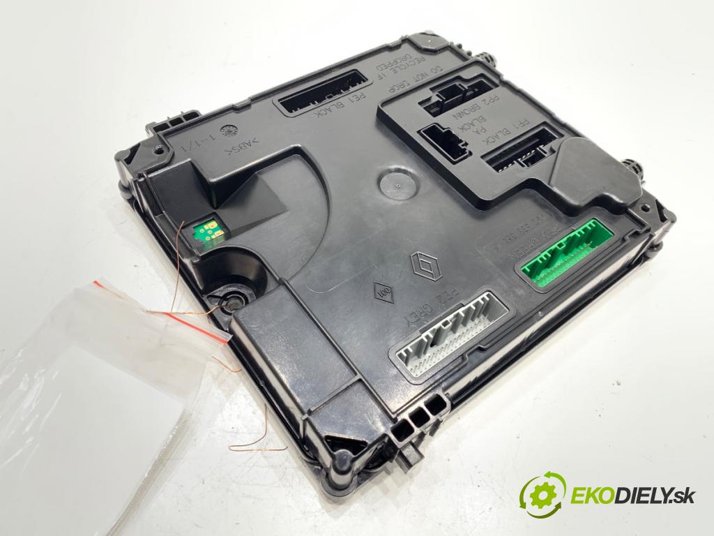 RENAULT LAGUNA III Kombi 2009 110 kW 2.0 dCi (KT01, KT08, KT09, KT0K, KT12, KT1D, KT1W) 1995 modul BSI 284B11401R (Pojistková skříňka)