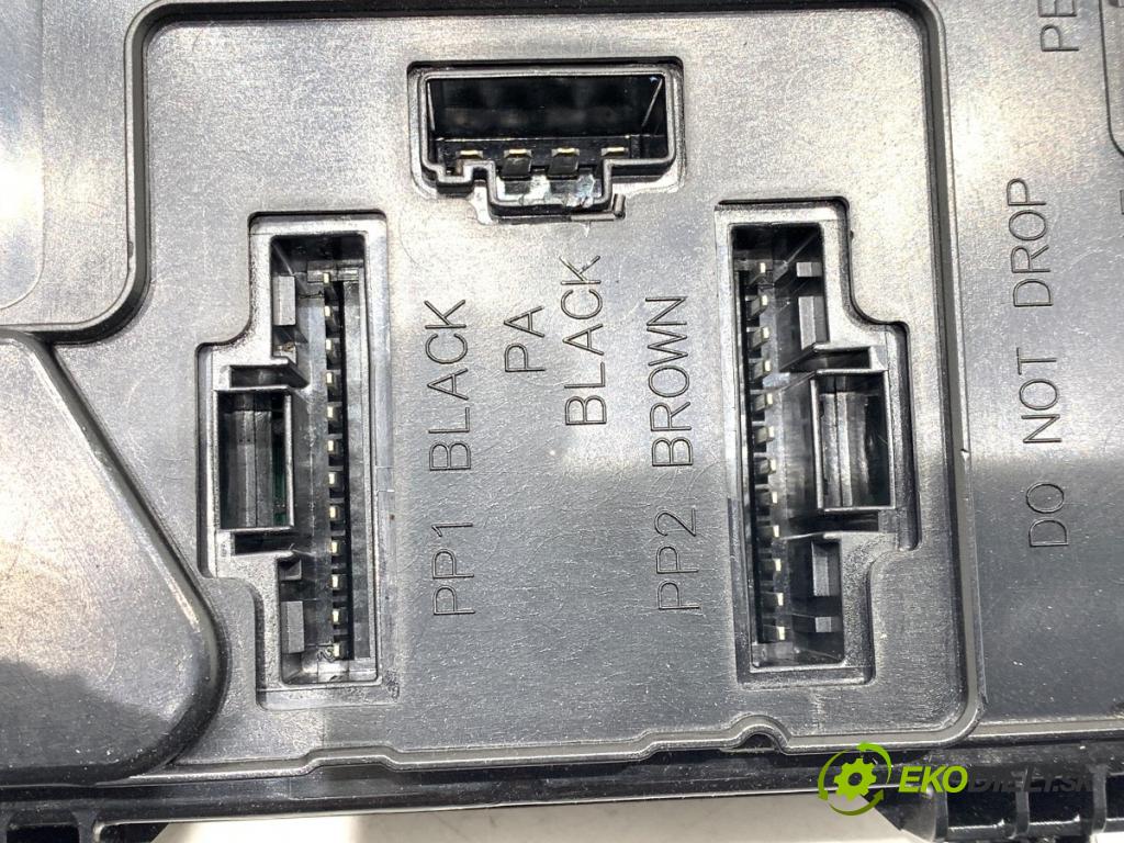 RENAULT LAGUNA III Kombi 2009 110 kW 2.0 dCi (KT01, KT08, KT09, KT0K, KT12, KT1D, KT1W) 1995 modul BSI 284B11401R (Pojistková skříňka)