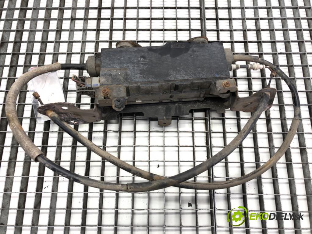 RENAULT LAGUNA III Kombi 2009 110 kW 2.0 dCi (KT01, KT08, KT09, KT0K, KT12, KT1D, KT1W) 1995 BRZDA: ručný elektrický  (Ručná brzda)