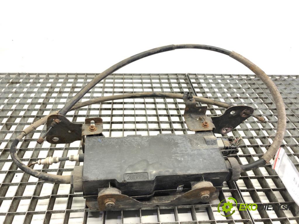 RENAULT LAGUNA III Kombi 2009 110 kW 2.0 dCi (KT01, KT08, KT09, KT0K, KT12, KT1D, KT1W) 1995 BRZDA: ručný elektrický (Ručná brzda)