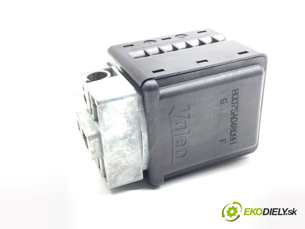 RENAULT LAGUNA III Kombi 2009 110 kW 2.0 dCi (KT01, KT08, KT09, KT0K, KT12, KT1D, KT1W) 1995 blokáda volantu 8200604932 (Riadenie ostatné)