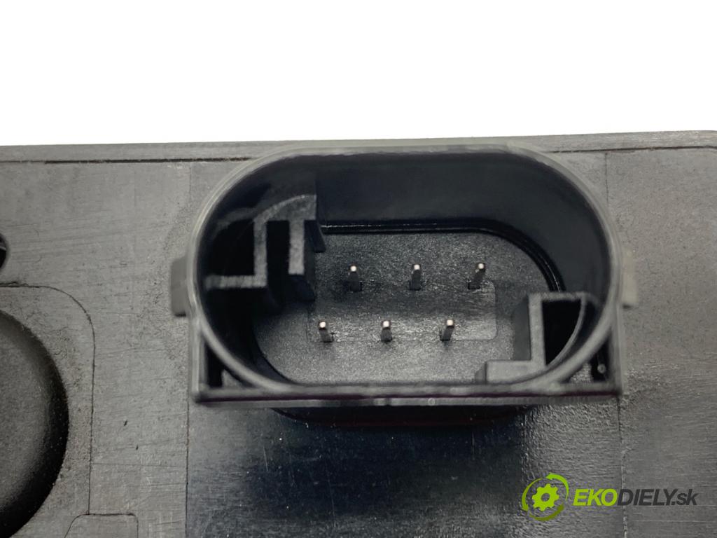 RENAULT LAGUNA III Kombi 2009 110 kW 2.0 dCi (KT01, KT08, KT09, KT0K, KT12, KT1D, KT1W) 1995 blokáda volantu 8200604932 (Riadenie ostatné)