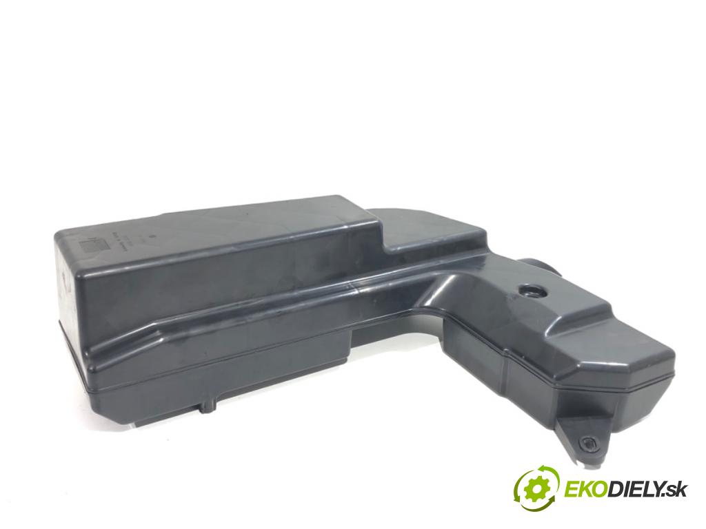 AUDI A4 B6 Kombi 2004 96 kW 1.9 TDI 1896 subwoofer 8E903538203S (Audio zařízení)