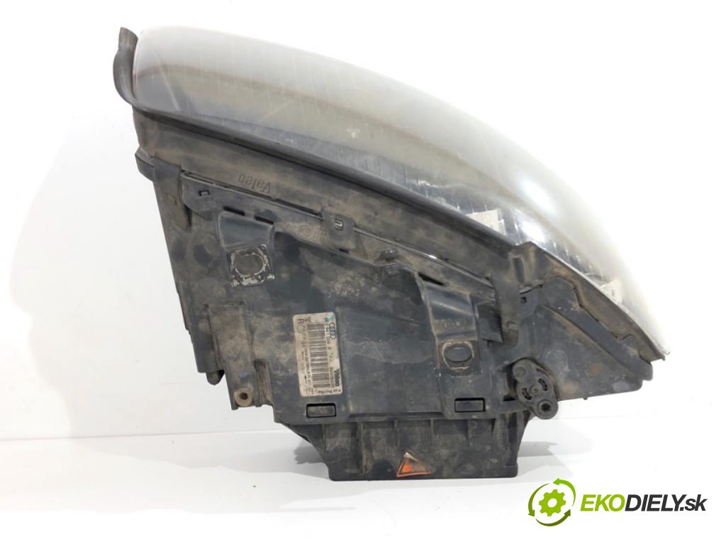 AUDI A4 B6 Kombi 2004 96 kW 1.9 TDI 1896 světlomet pravý přední část XENON 8E0941004P