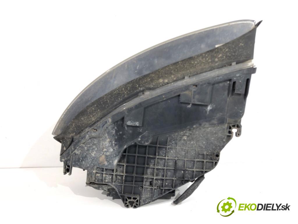 AUDI A4 B6 Kombi 2004 96 kW 1.9 TDI 1896 světlomet pravý přední část XENON 8E0941004P