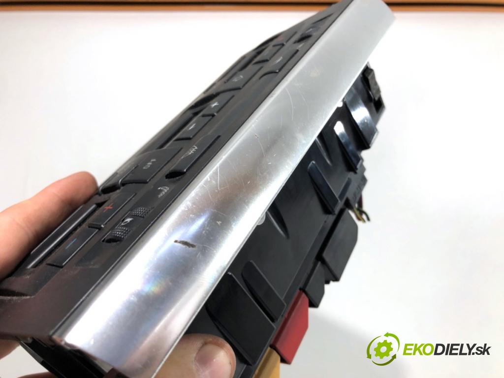 AUDI A4 B6 Kombi 2004 96 kW 1.9 TDI 1896 Panel ovládania kúrenia 8E0820043AB (Prepínacie páčky pod volantom)