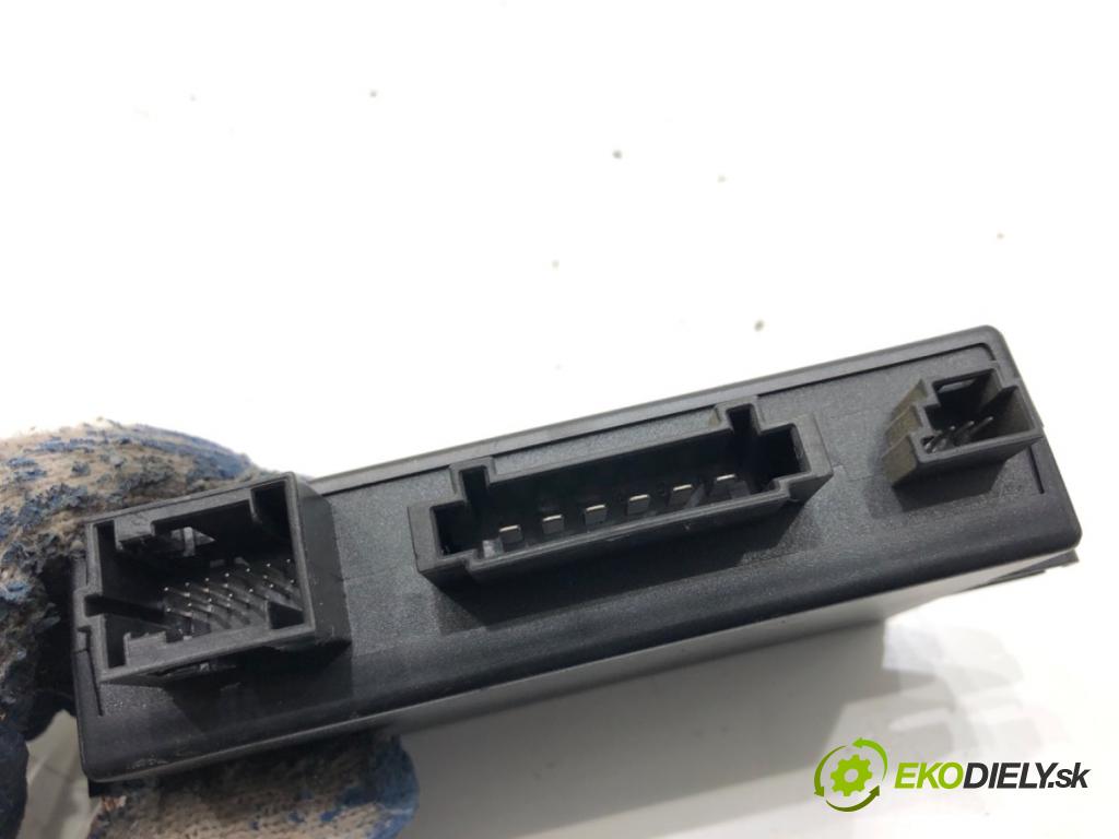 AUDI A4 B6 Kombi 2004 96 kW 1.9 TDI 1896 Modul ťažného oka 8E0907383A (Riadiaca jednotka ostatné)