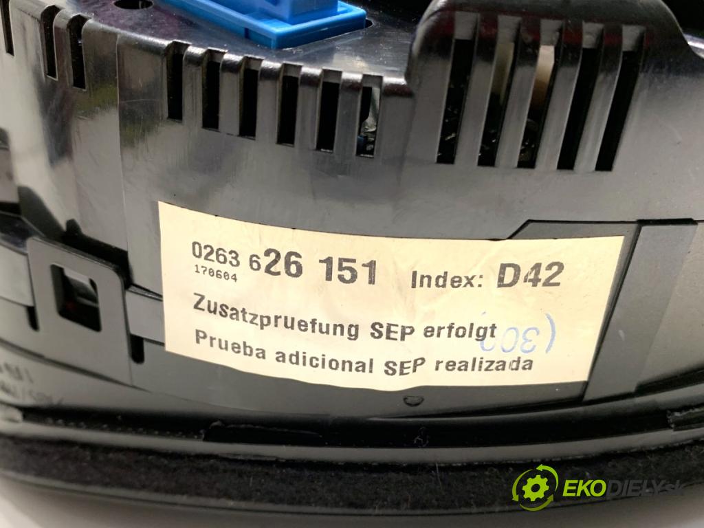 AUDI A4 B6 Kombi 2004 96 kW 1.9 TDI 1896 Prístrojovka 8E0920930T (Prístrojová doska)