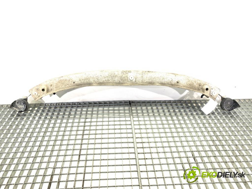 AUDI A4 B6 Kombi 2004 96 kW 1.9 TDI 1896 výztuha nárazníka přední část  (Přední výztuha)