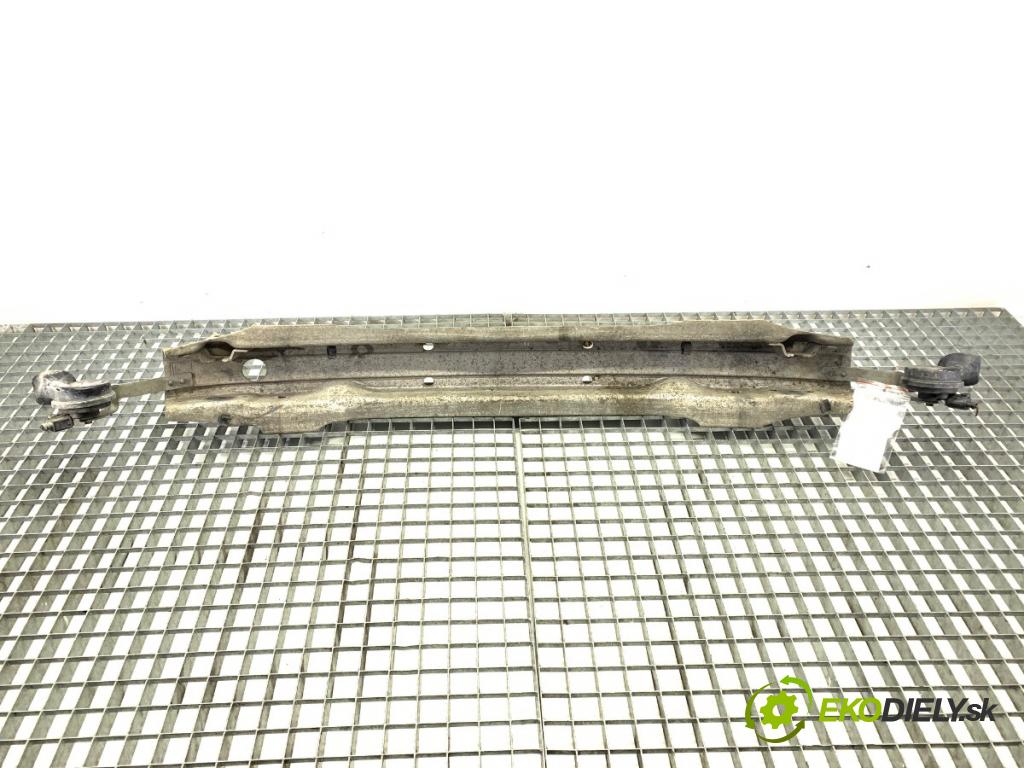 AUDI A4 B6 Kombi 2004 96 kW 1.9 TDI 1896 výztuha nárazníka přední část  (Přední výztuha)
