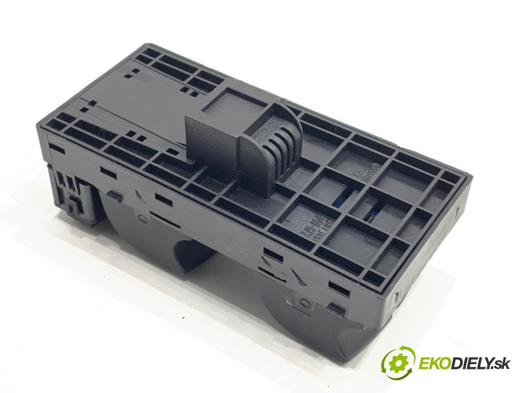 AUDI A6 C6 sedan 2008 103 kW 2.0 TDI 1968 Prepínač okien  (Prepínacie páčky pod volantom)