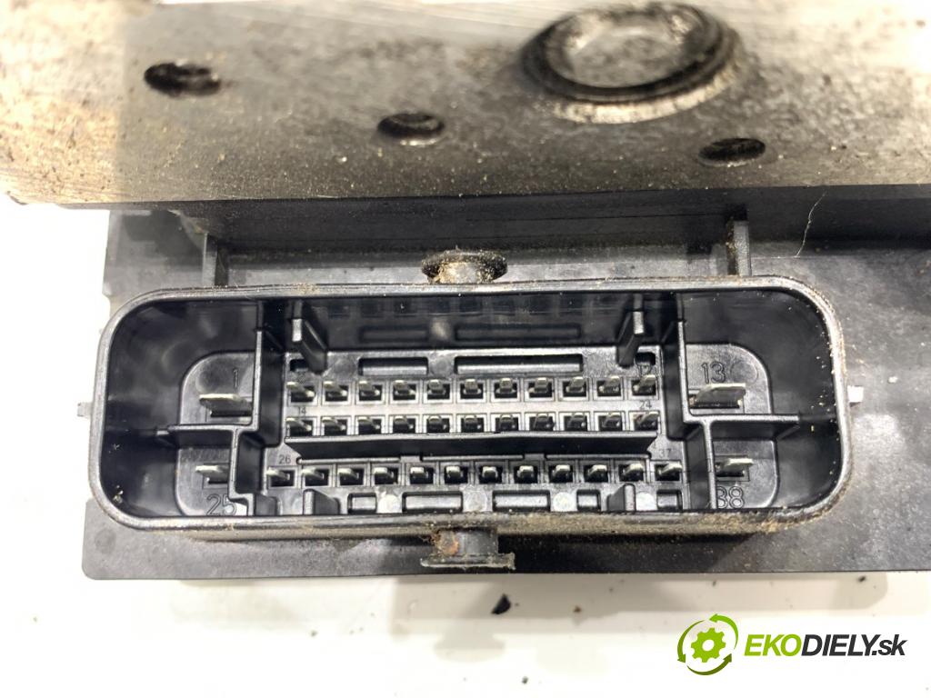 AUDI A4 B8 sedan 2008 105 kW 2.0 TDI 1968 Pumpa ABS 8K0907379P (Pumpa ABS)