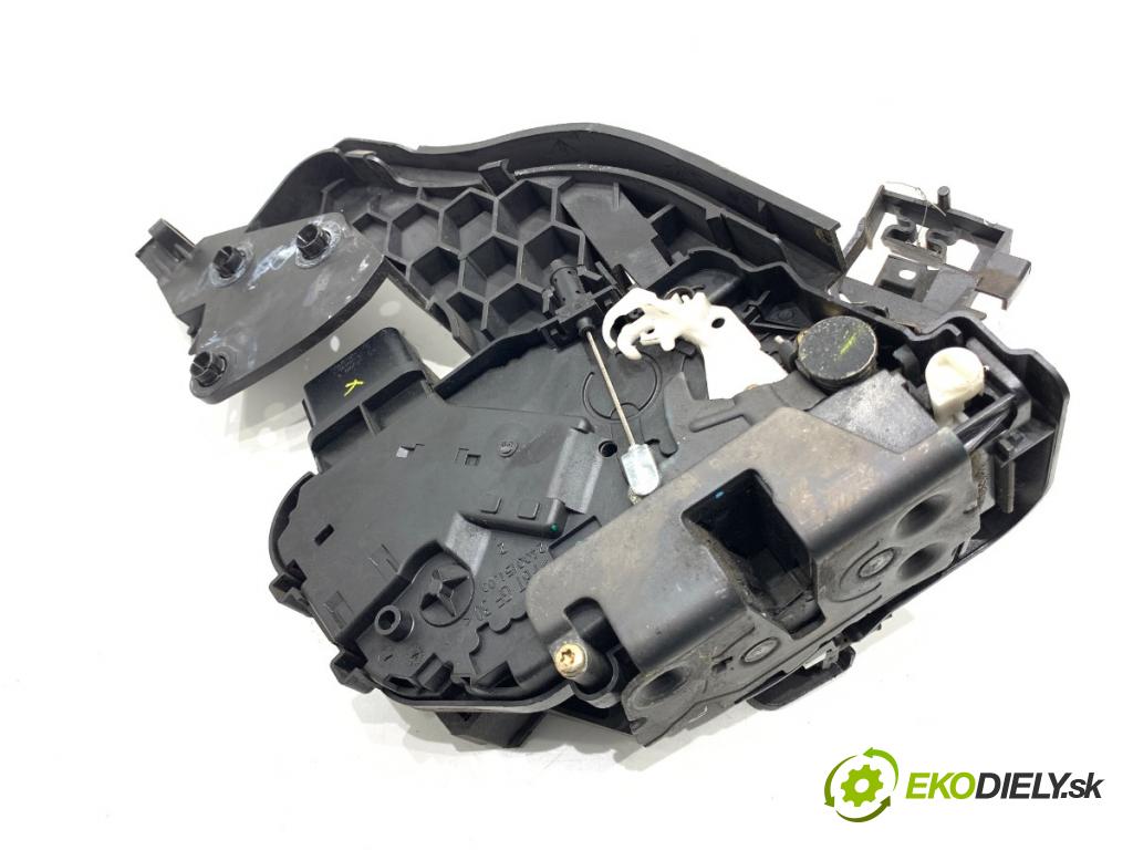 VOLVO V50 Kombi 2005 100 kW 2.0 D 1998 zámok dveře pravý zadní část 30699112