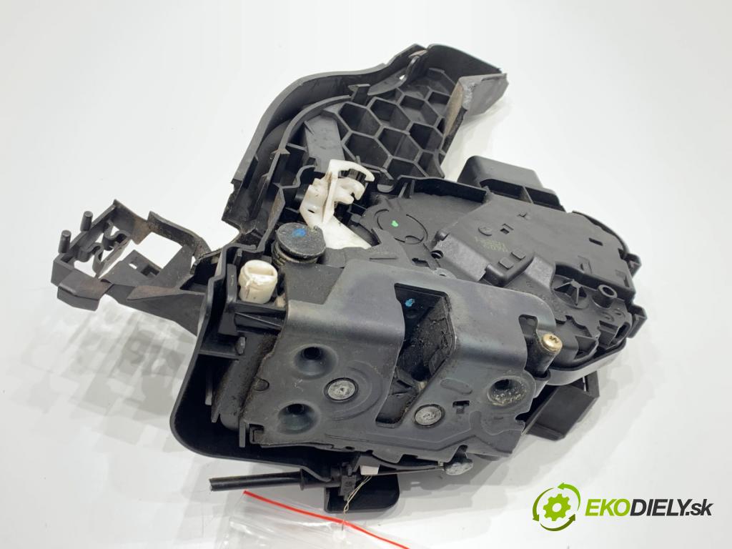 VOLVO V50 Kombi 2005 100 kW 2.0 D 1998 zámok dveře levý zadní část 