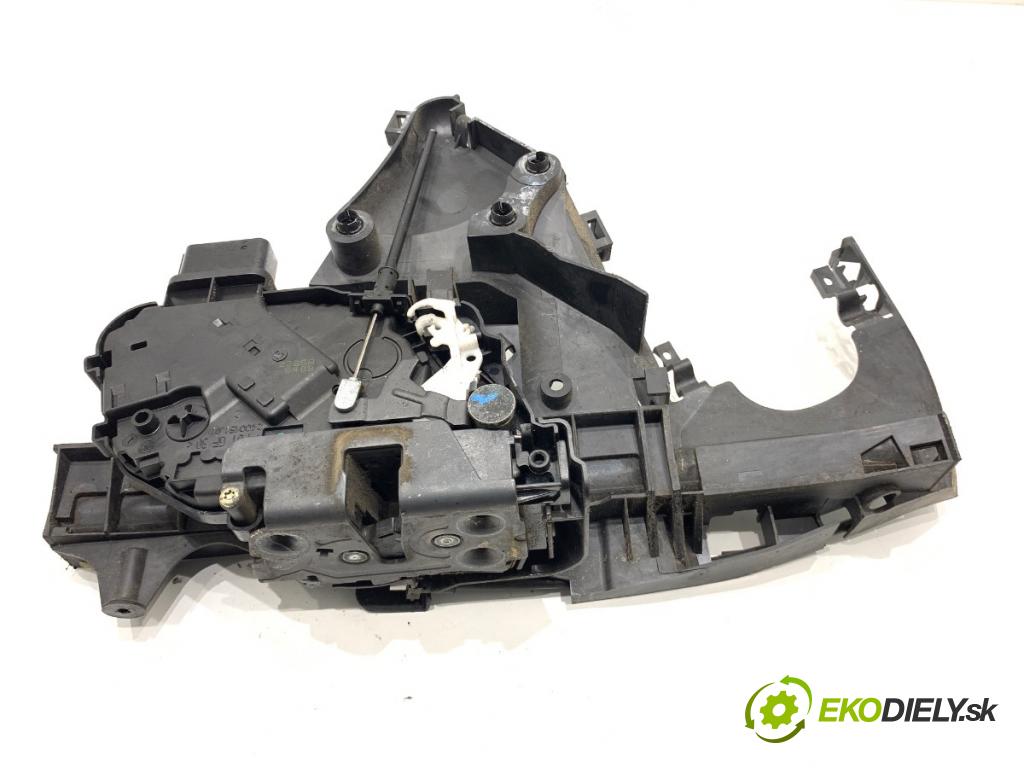 VOLVO V50 Kombi 2005 100 kW 2.0 D 1998 zámok dveře pravý přední část 30699793