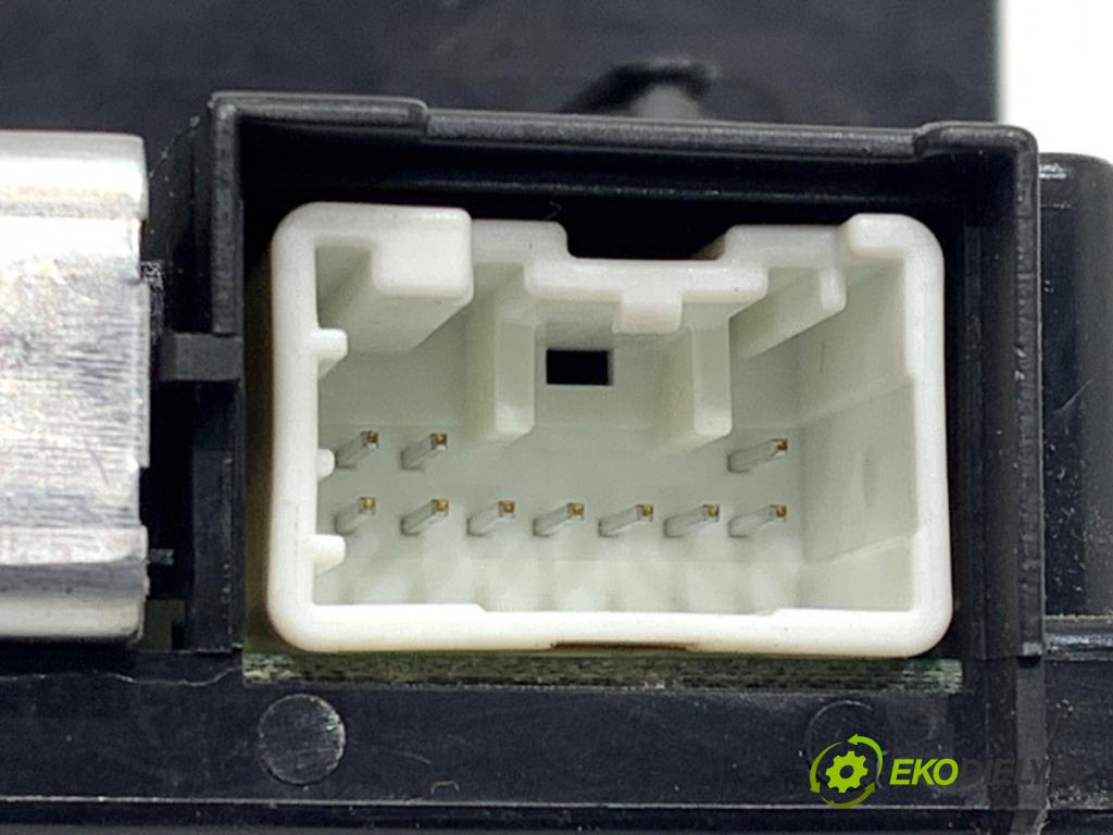 VOLVO V50 Kombi 2005 100 kW 2.0 D 1998 Dislpej 30679647 (Prístrojová doska)