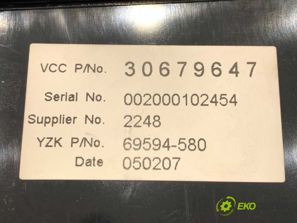 VOLVO V50 Kombi 2005 100 kW 2.0 D 1998 Dislpej 30679647 (Prístrojová doska)