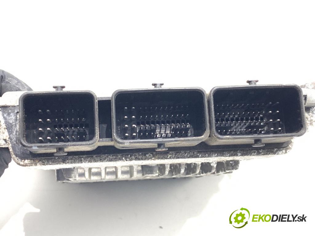 VOLVO V50 Kombi 2005 100 kW 2.0 D 1998 riadiaca jednotka Motor 30729518 (Riadiaca jednotka)