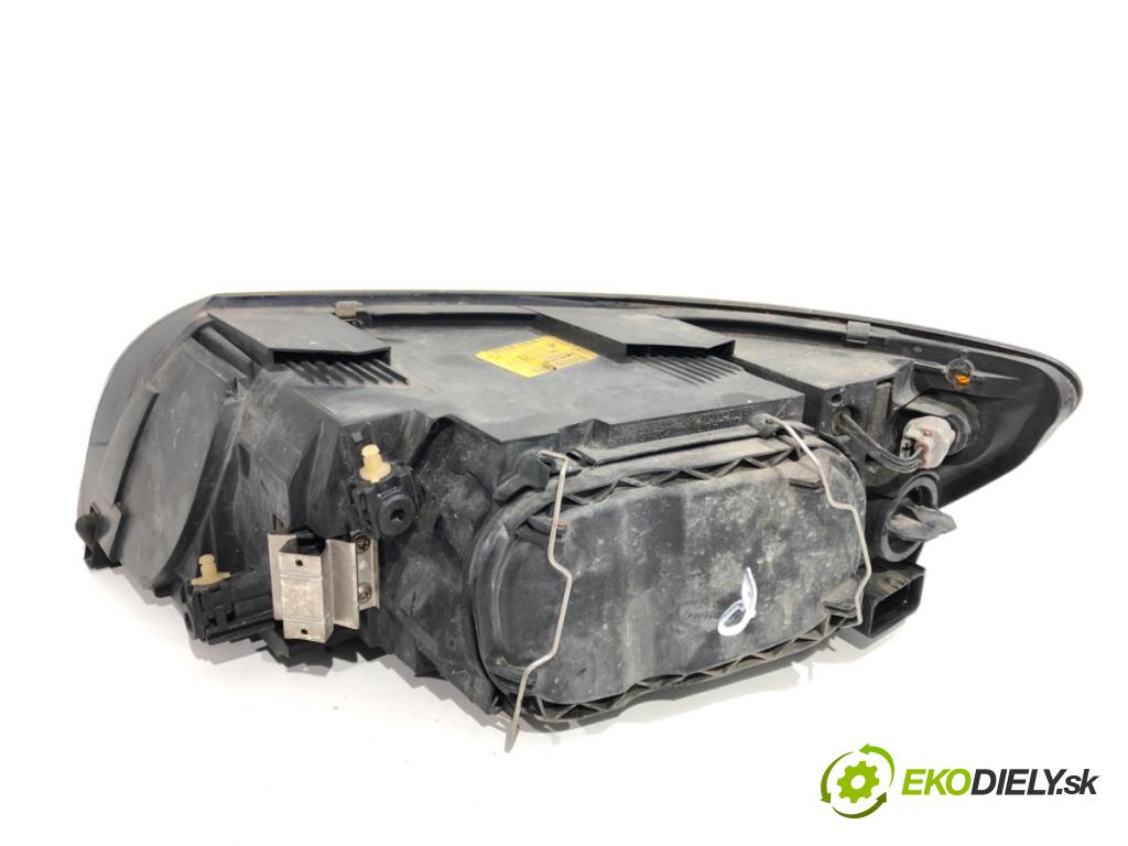 VOLVO V50 Kombi 2005 100 kW 2.0 D 1998 světlomet pravý přední část 30698886