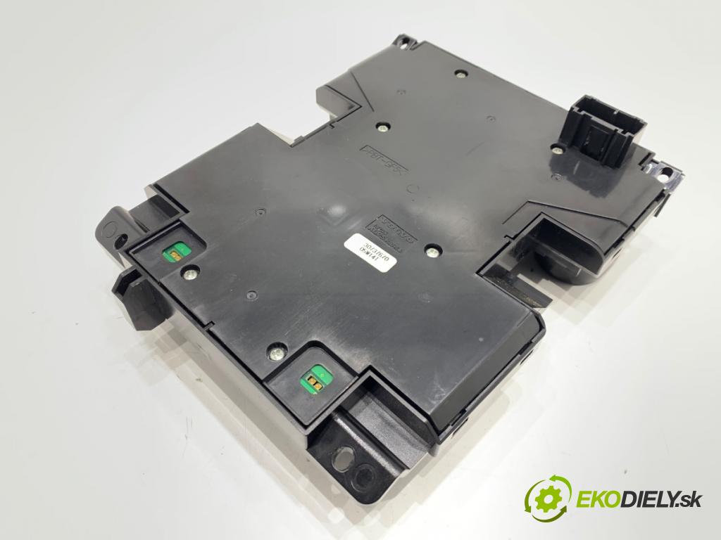 VOLVO V50 Kombi 2005 100 kW 2.0 D 1998 Panel ovládania kúrenia 30737670 (Prepínacie páčky pod volantom)