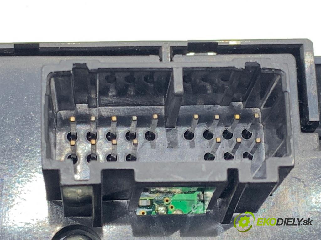 VOLVO V50 Kombi 2005 100 kW 2.0 D 1998 Panel ovládania kúrenia 30737670 (Prepínacie páčky pod volantom)