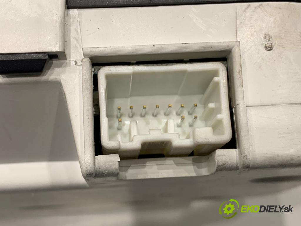 VOLVO V50 Kombi 2005 100 kW 2.0 D 1998 Prístrojovka 30710071 (Prístrojová doska)