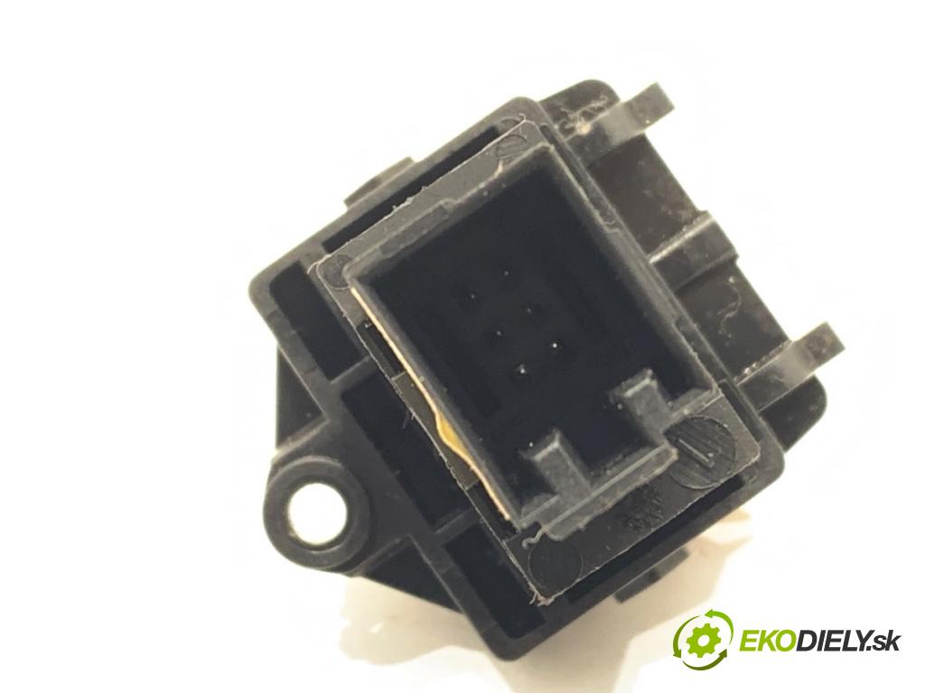 AUDI A2 liftback 2003 55 kW 1.4 TDI 1422 Spínač svetiel výstražných (núdzových)  (Prepínacie páčky pod volantom)