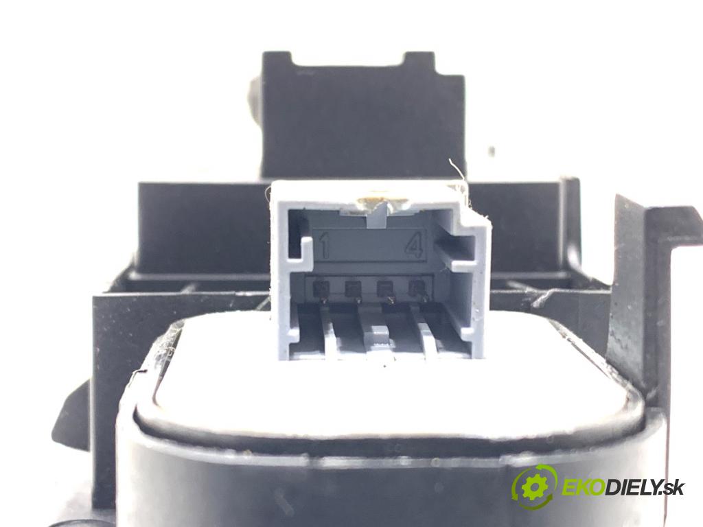 AUDI A2 liftback 2003 55 kW 1.4 TDI 1422 Prepínač okien  (Prepínacie páčky pod volantom)