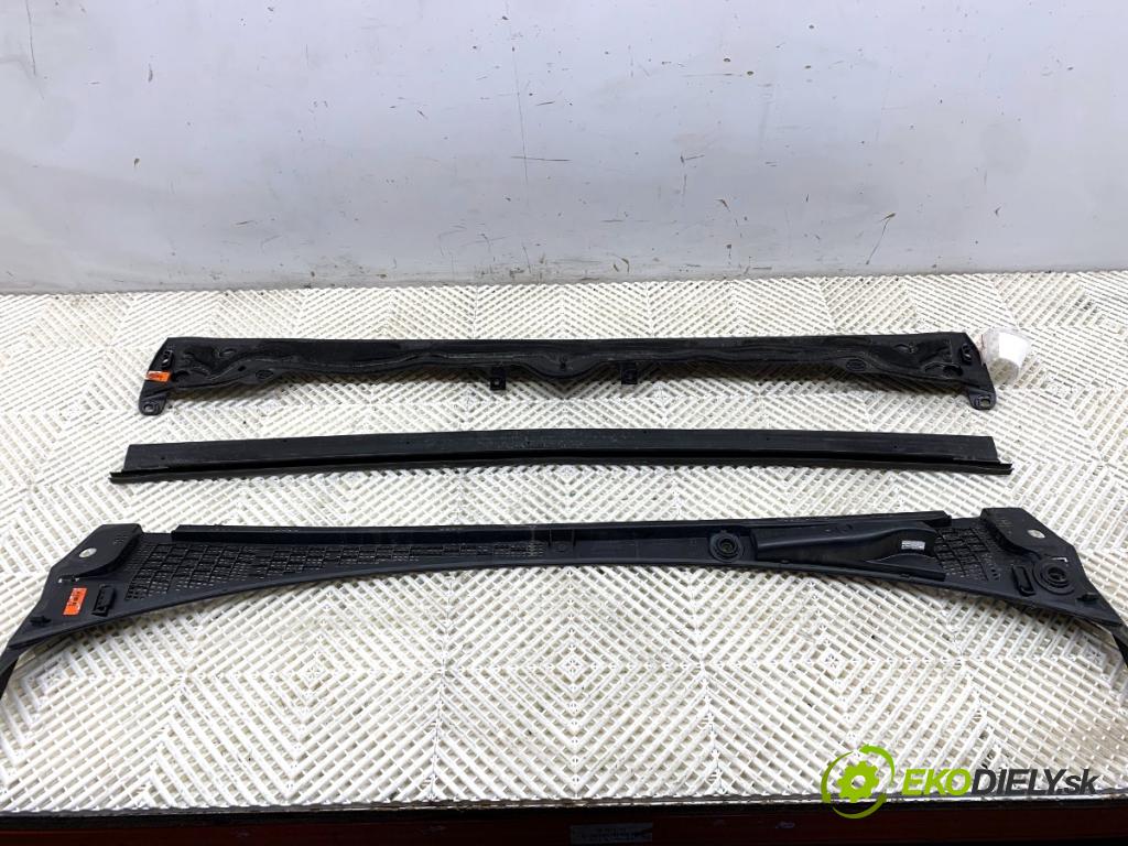 RENAULT MEGANE IV sedan 2019 103 kW 1.3 TCe 140 (LVNB) 1332 torpédo plast pod čelní okno 668118966R (Plast pod čelním sklem)