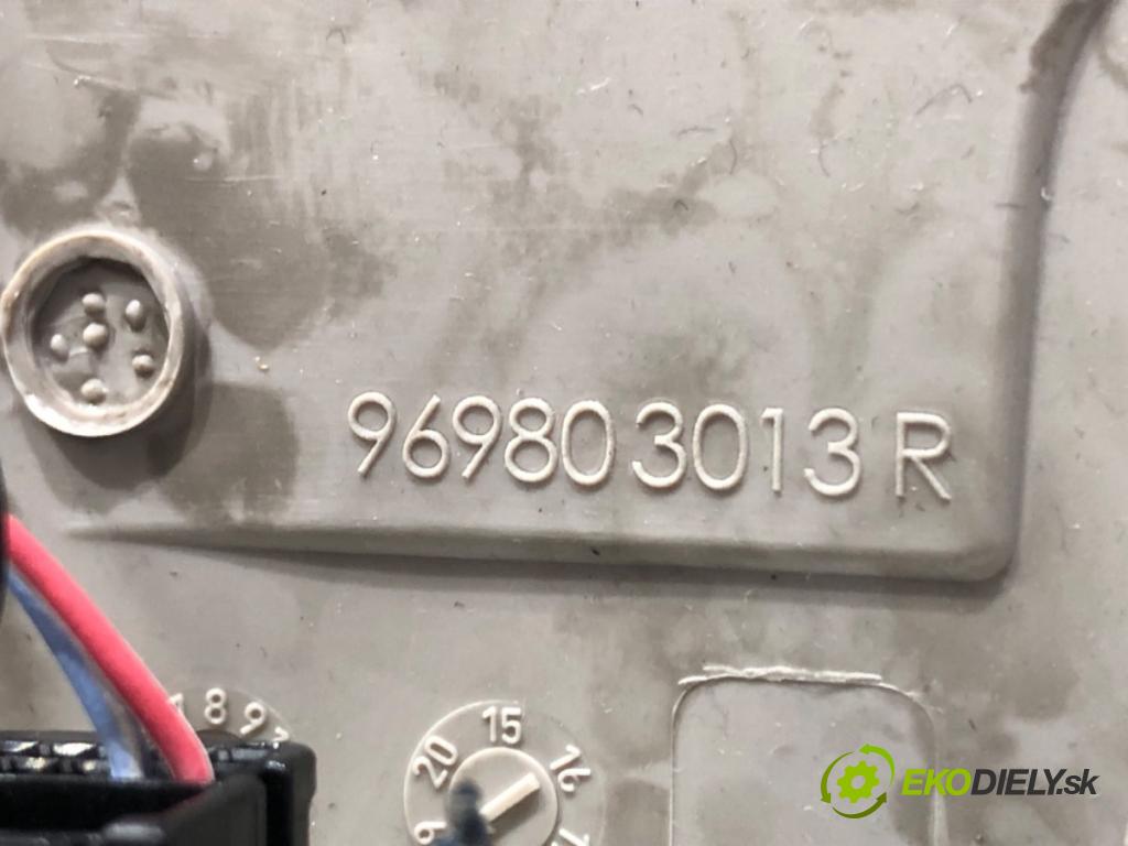 RENAULT MEGANE IV sedan 2019 103 kW 1.3 TCe 140 (LVNB) 1332 Svetlo stropné 969804882R